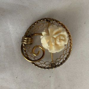Vintage Cal-Art round brooch with ivory rose stamped 1/20 12KTG CA